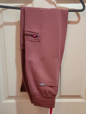 EUC Figs Women's Yola Straight Leg Cargo Pants - Mauve